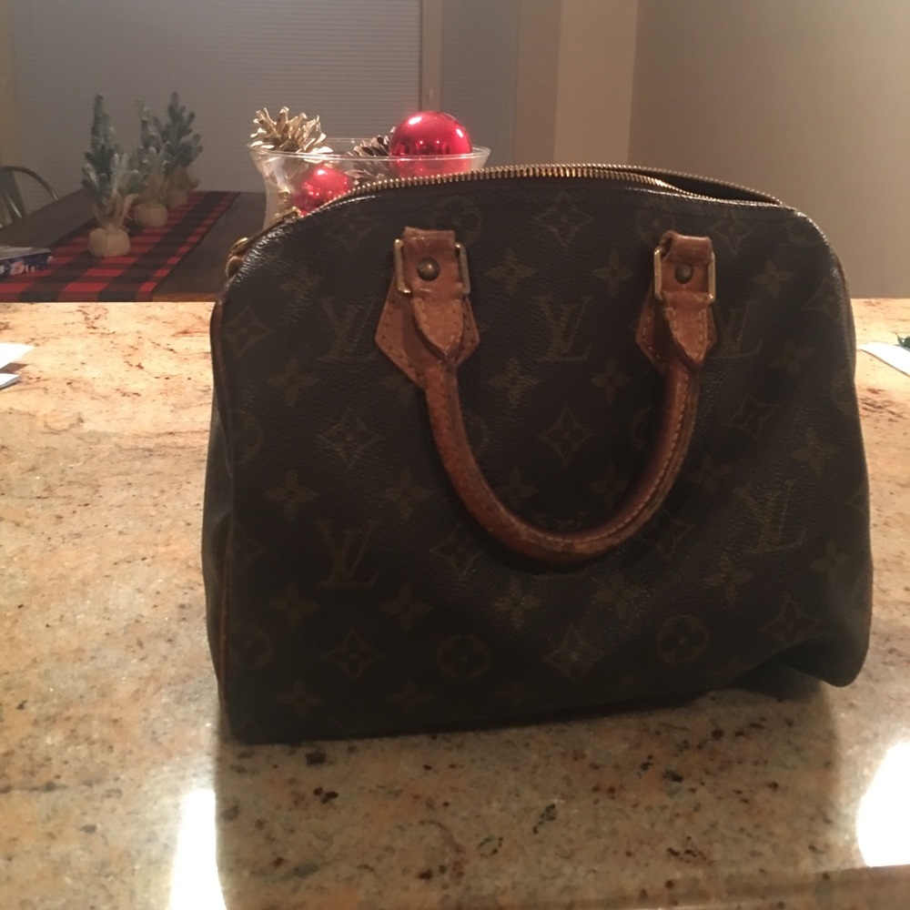 Louis Vuitton Speedy 25 Bag. Good condition!